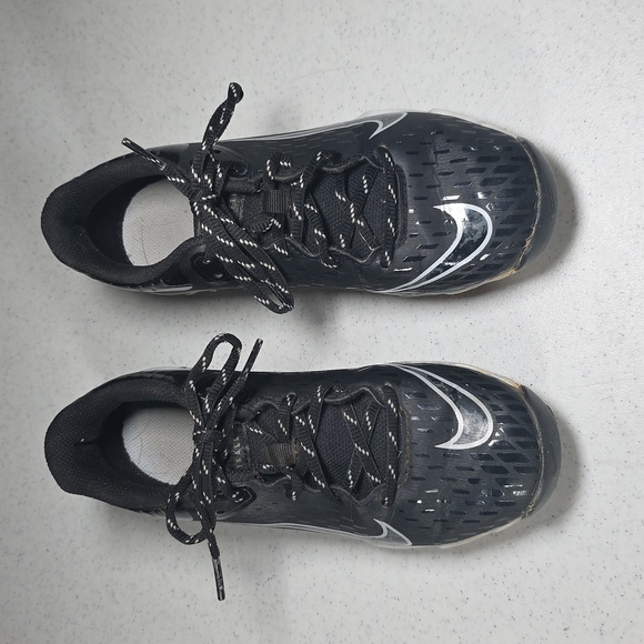 Nike Black and White Athletic Cleats Size 3Y - Picture 3 of 9